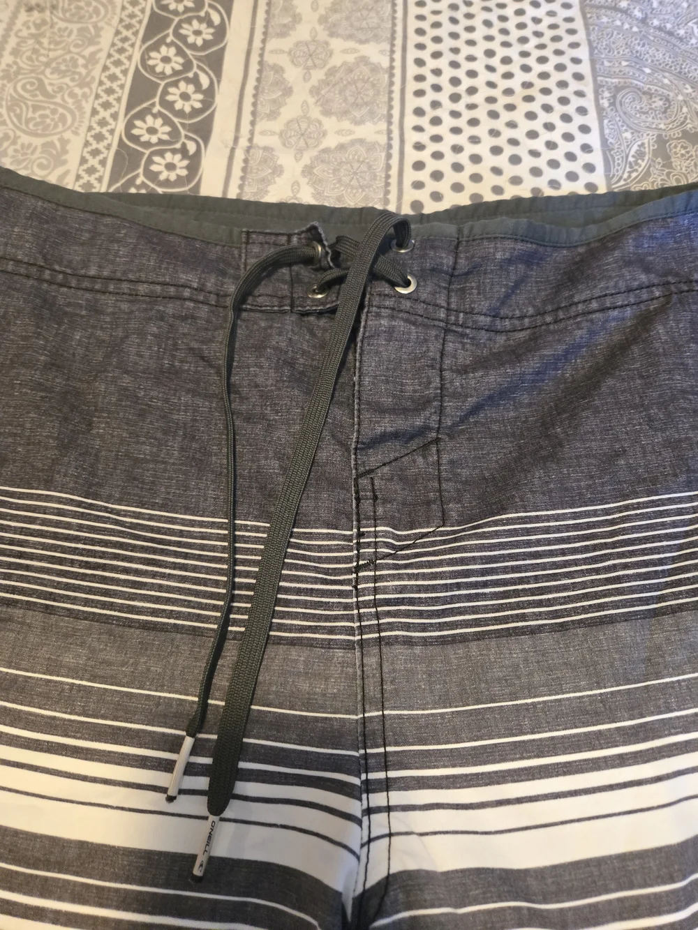 O'Neill Men’s Dark Gray & White Striped Boardshorts Size 33